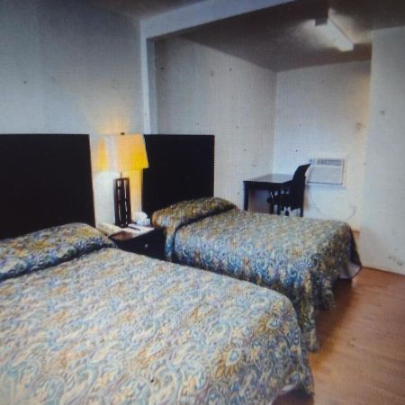 Budget Inn & Suites -Super-Ice Cold Spotless Rooms- Door-To-Door Lit Parking & Lowest Price Plus Hbo Max,Spanish Tv, Internet Free!! Freer Экстерьер фото
