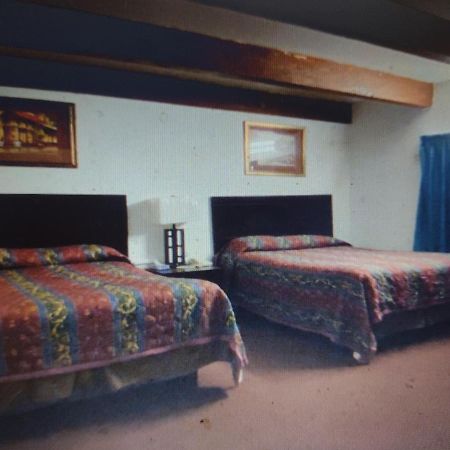 Budget Inn & Suites -Super-Ice Cold Spotless Rooms- Door-To-Door Lit Parking & Lowest Price Plus Hbo Max,Spanish Tv, Internet Free!! Freer Экстерьер фото