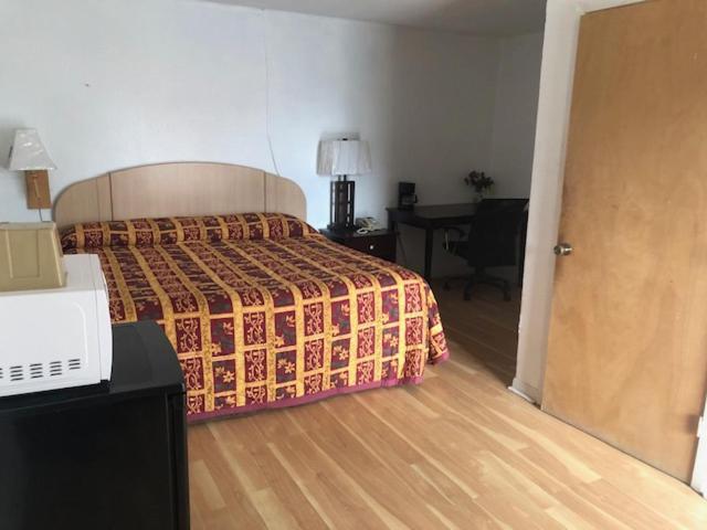 Budget Inn & Suites -Super-Ice Cold Spotless Rooms- Door-To-Door Lit Parking & Lowest Price Plus Hbo Max,Spanish Tv, Internet Free!! Freer Экстерьер фото